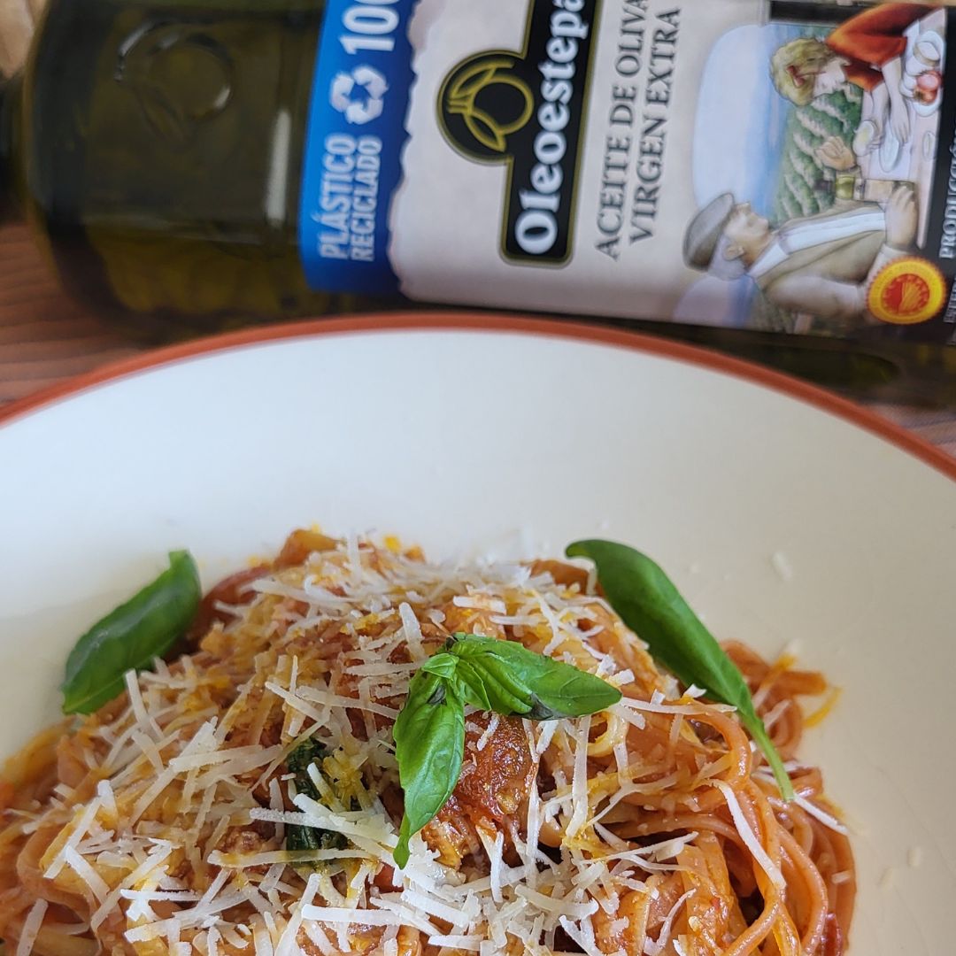 Pasta con Cherrys y Pimiento Choricero con AOVE