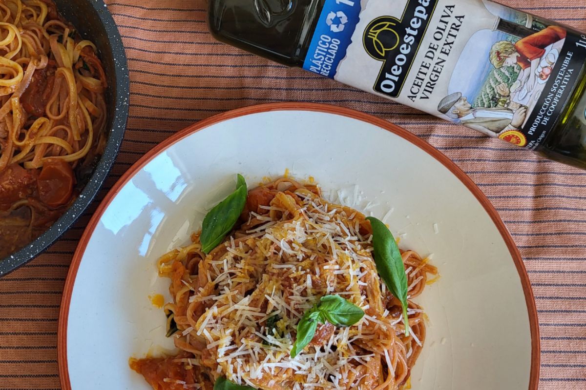 Pasta con Cherrys y Pimiento Choricero con AOVE