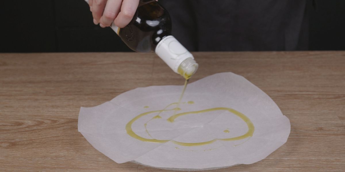 Preparar papel de horno para las patatas fantasma