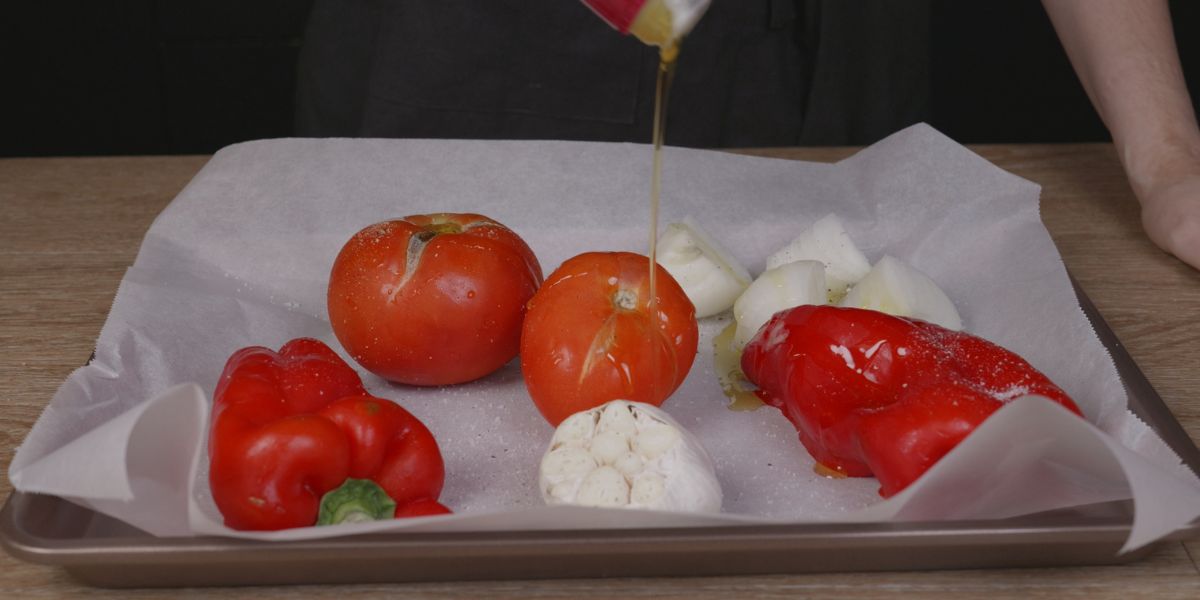 Preparar verduras para sopa de tomate