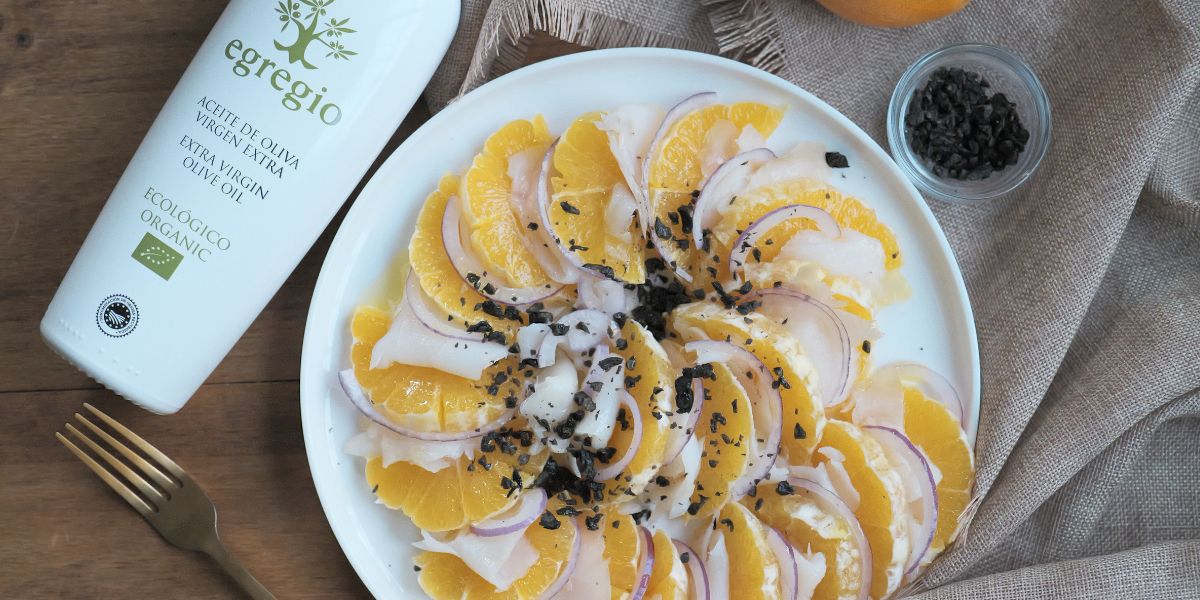 Presentación de Ensalada de bacalao con naranja