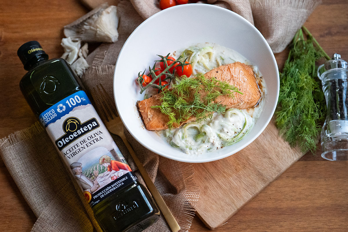 Salmón con espaguetis de calabacín